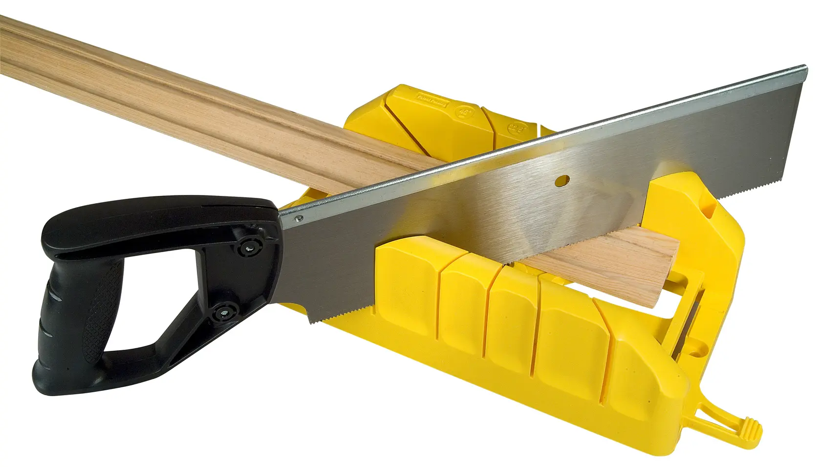 STANLEY 1-19-800 Gehrungslade mit Handsäge beim Holzsägen, Seitenansicht auf Weiß.
