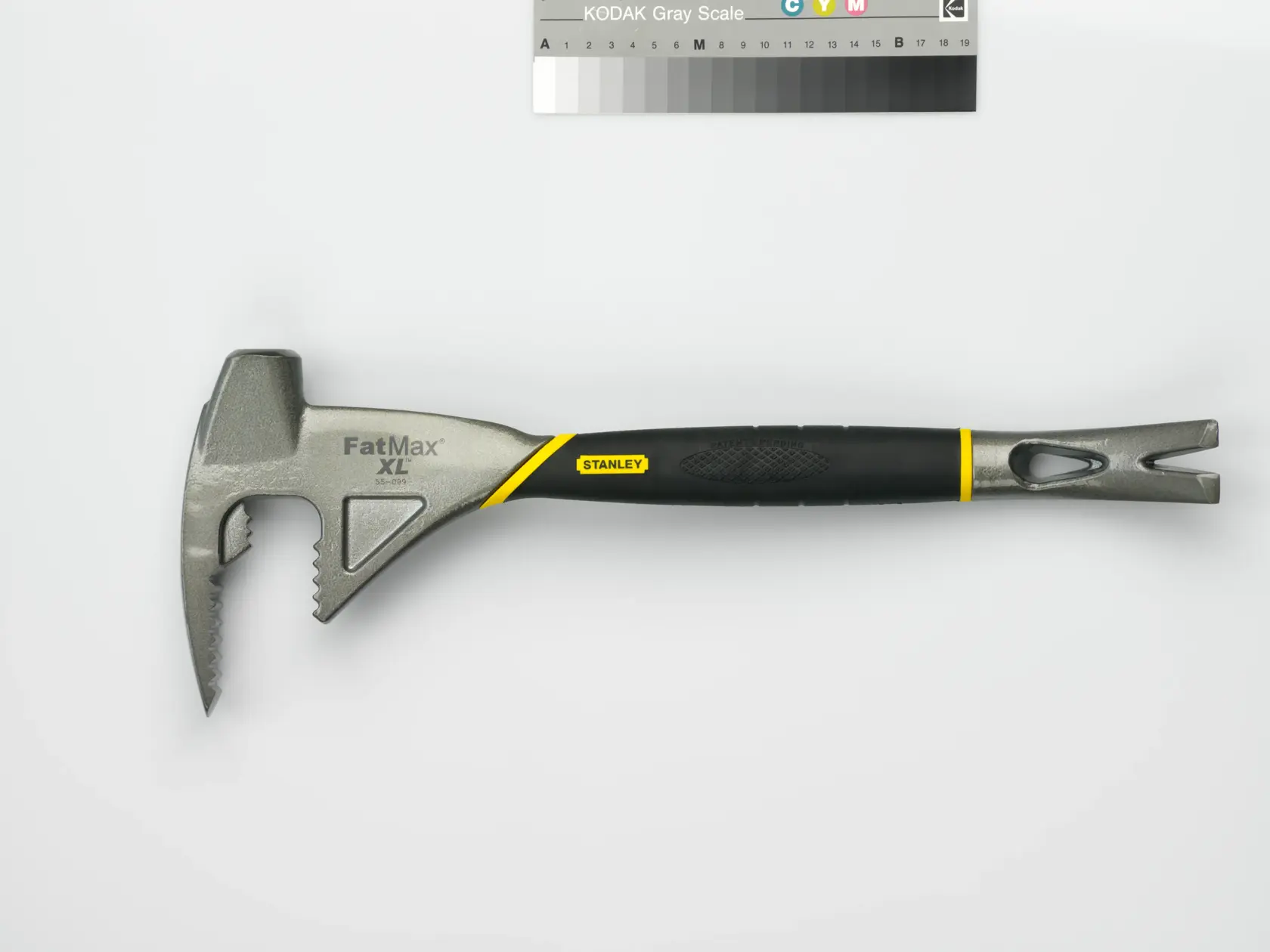 Stanley FatMax XL Multifunktionshammer mit schwarz-gelbem Griff, auf weißem Hintergrund gezeigt.