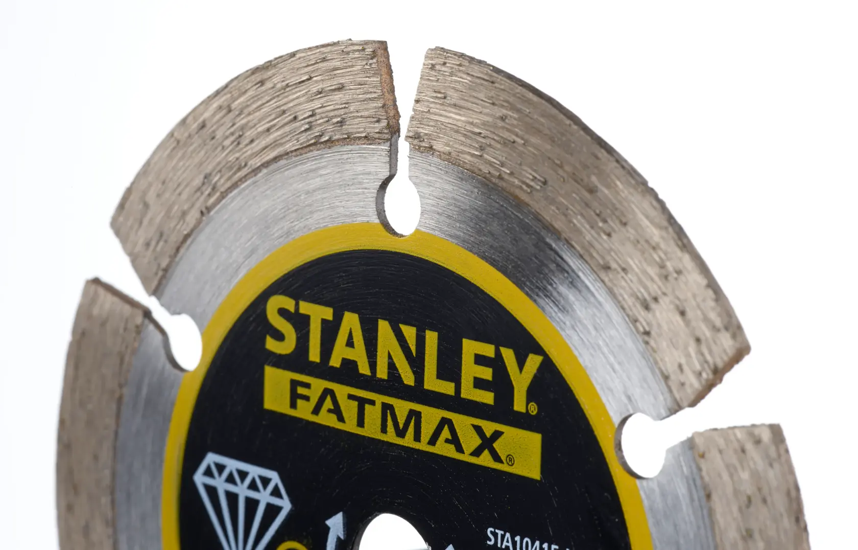 STANLEY STA10415 diamantsegmentierte Sägeblatt, Nahaufnahme, schwarzes und gelbes Etikett, silberne Kante.