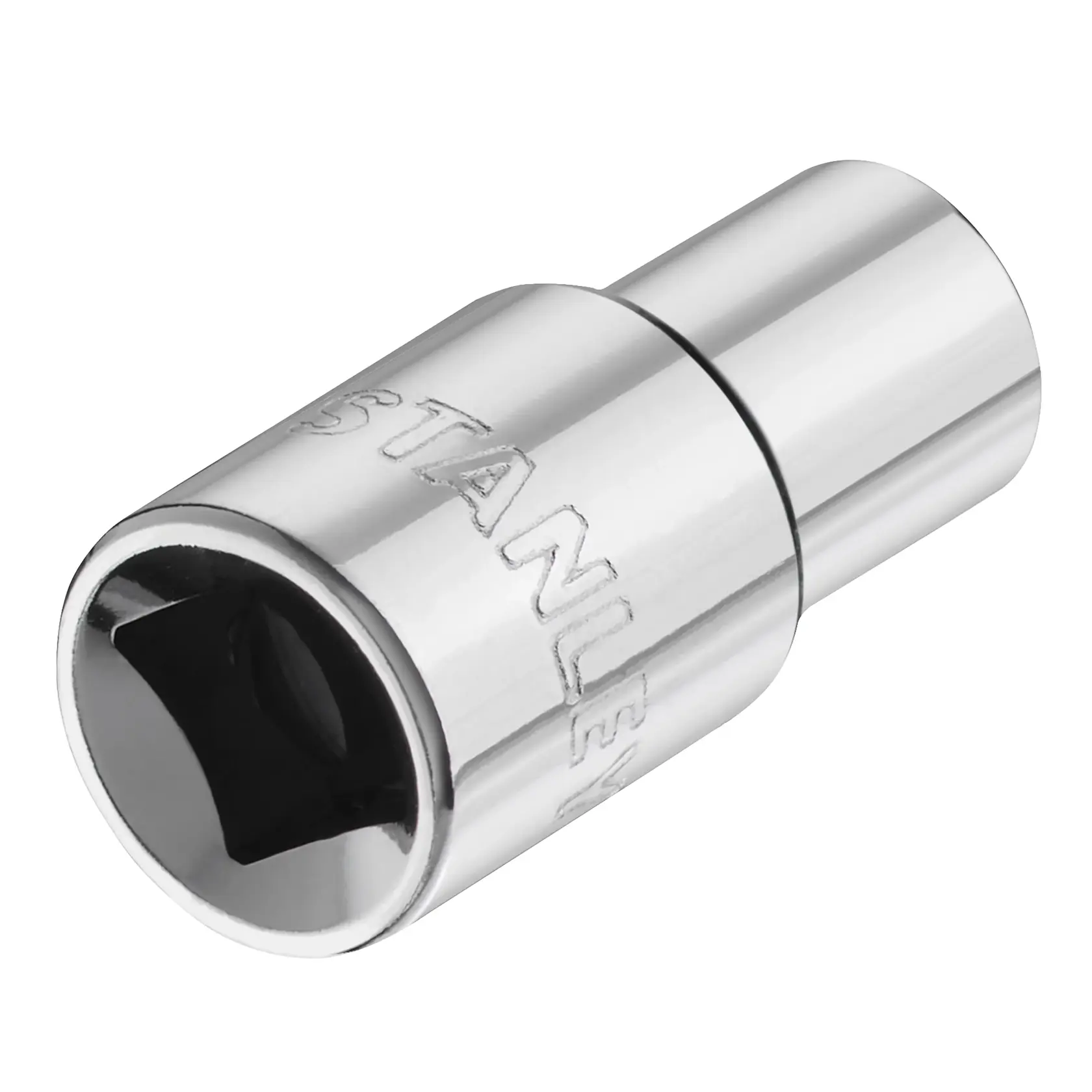 STANLEY STMT86103-0 Chrom-Stecknuss, Nahaufnahme schräg von vorne auf weißem Hintergrund.