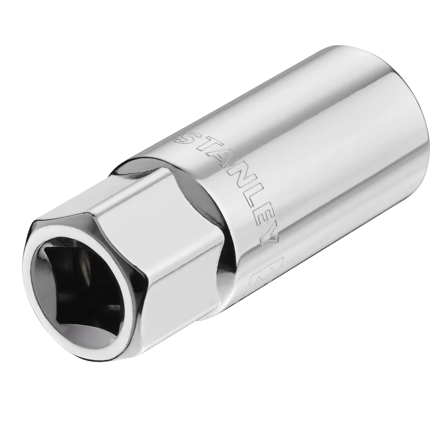 Foto von STANLEY STMT88994-0 Chrom-Stecknuss, Werkzeug, schräg auf weißem Hintergrund.